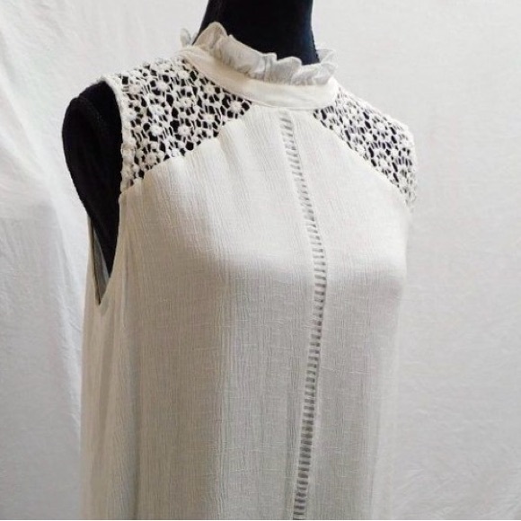 Elegant White Maxi Dress - Picture 3 of 6